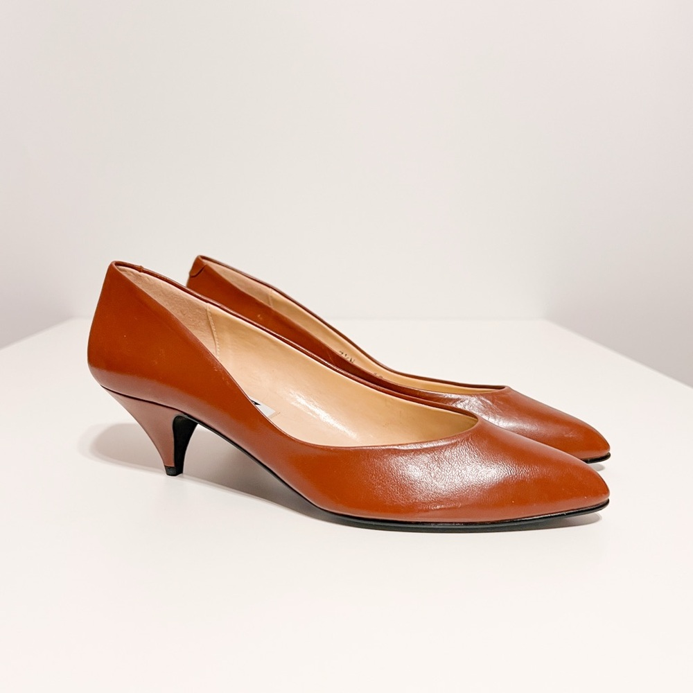 Classic Women's Brown Leather Mid-Heel Pumps